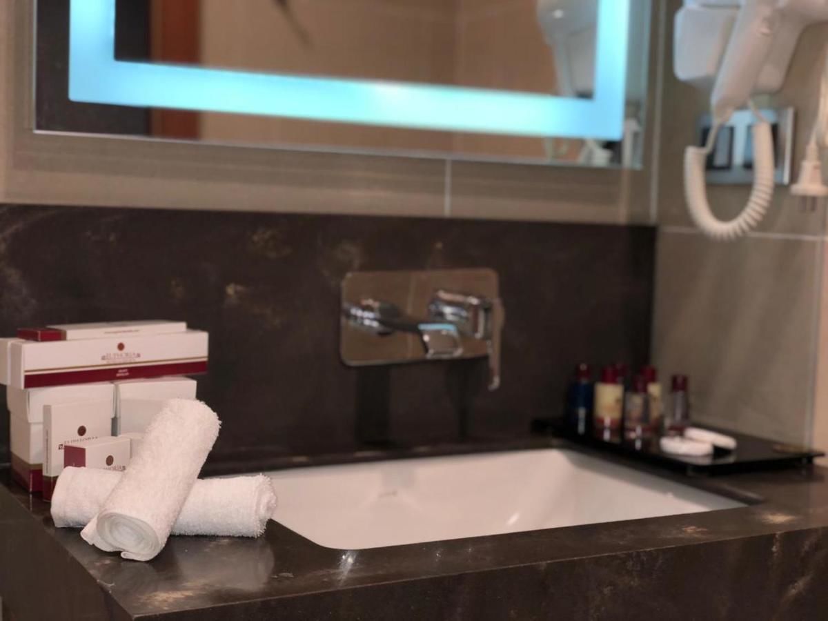 Отель Legend Hotel Batumi Батуми